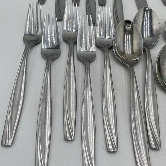 Oneida CAMLYNN CLEO Frosted Glossy Stainless Flatware 53 Pieces Silverware - Picture 2 of 8